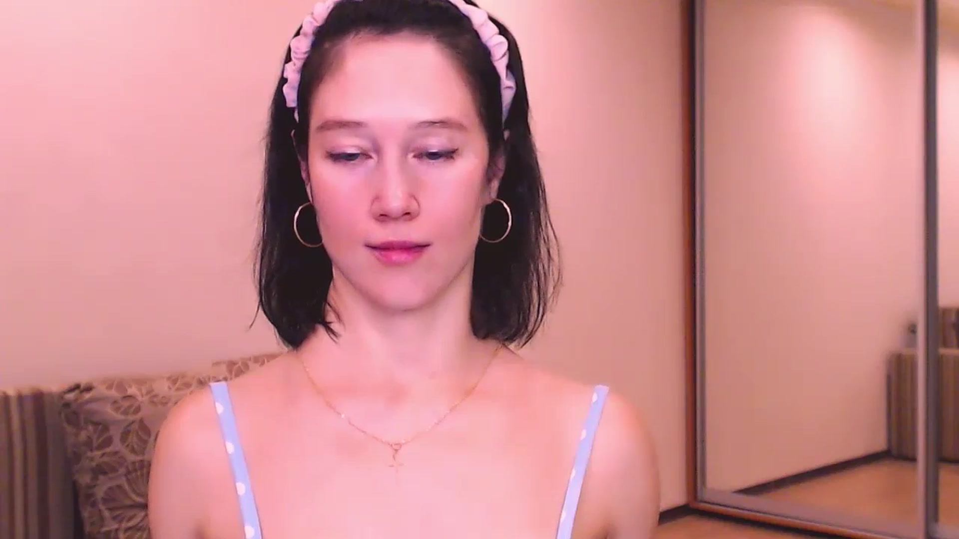 Gallery image thumbnail from ALYONKA__'s myfreecams stream on, 07/06/2024, 21:00 image 17 of 20