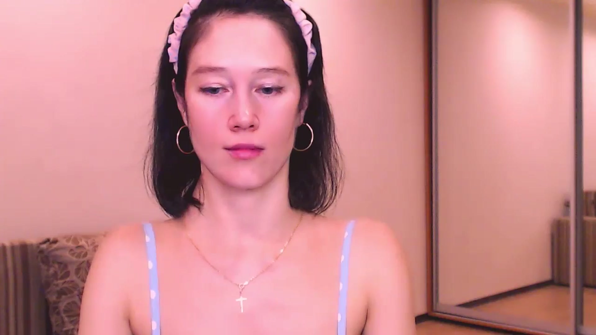 Gallery image thumbnail from ALYONKA__'s myfreecams stream on, 07/06/2024, 21:00 image 19 of 20