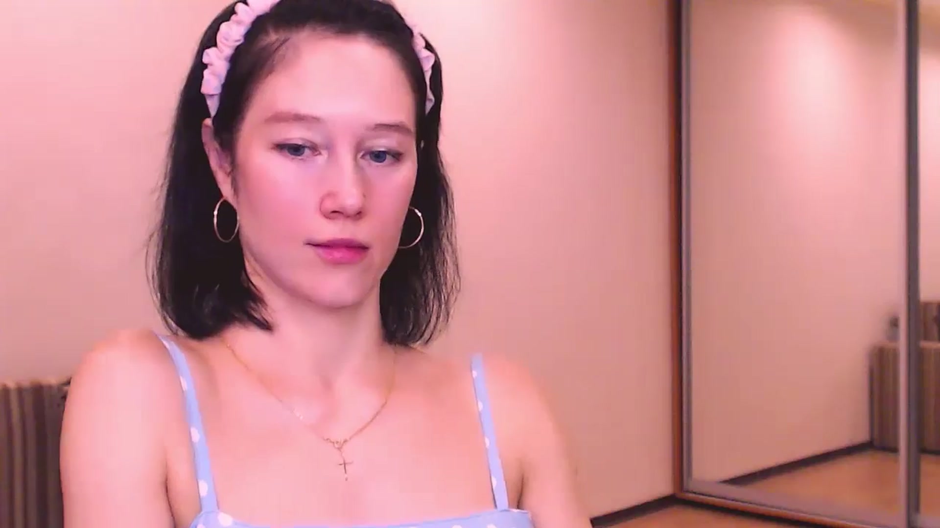 Gallery image thumbnail from ALYONKA__'s myfreecams stream on, 07/06/2024, 21:00 image 3 of 20