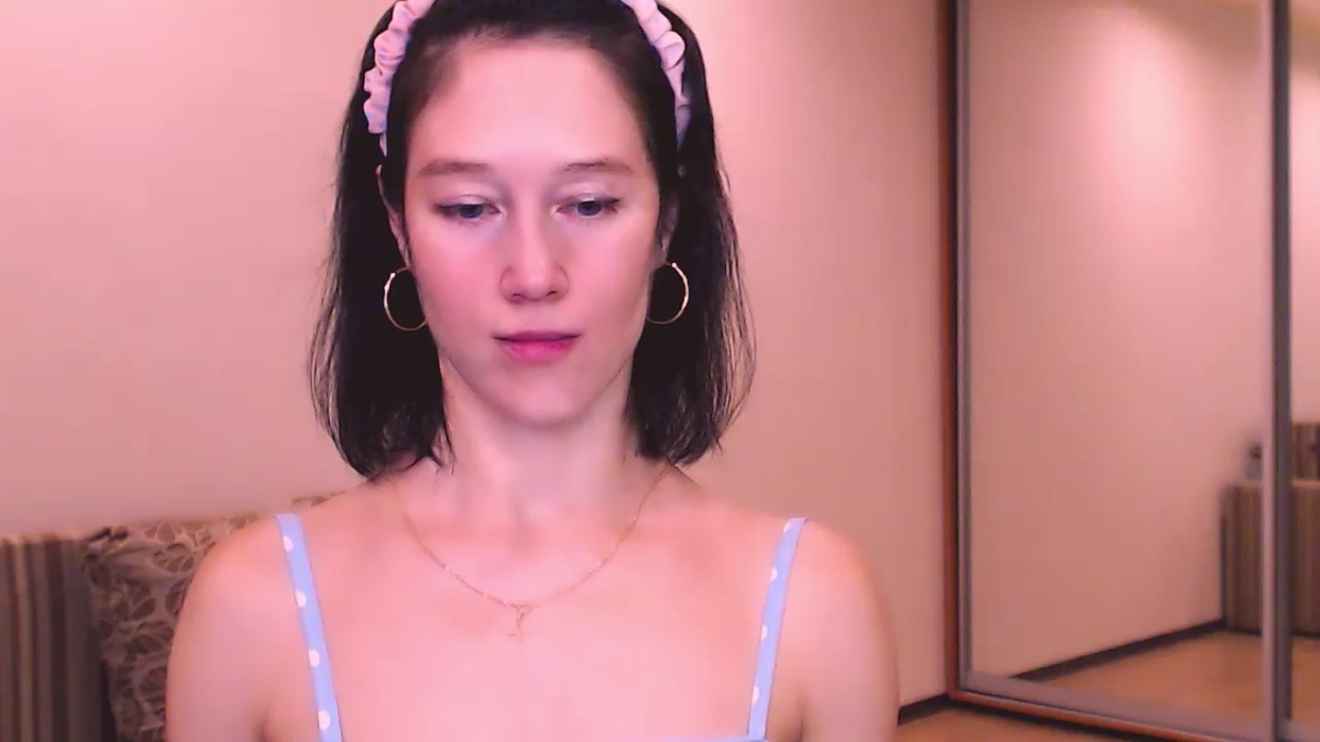Gallery image thumbnail from ALYONKA__'s myfreecams stream on, 07/06/2024, 22:31 image 3 of 20