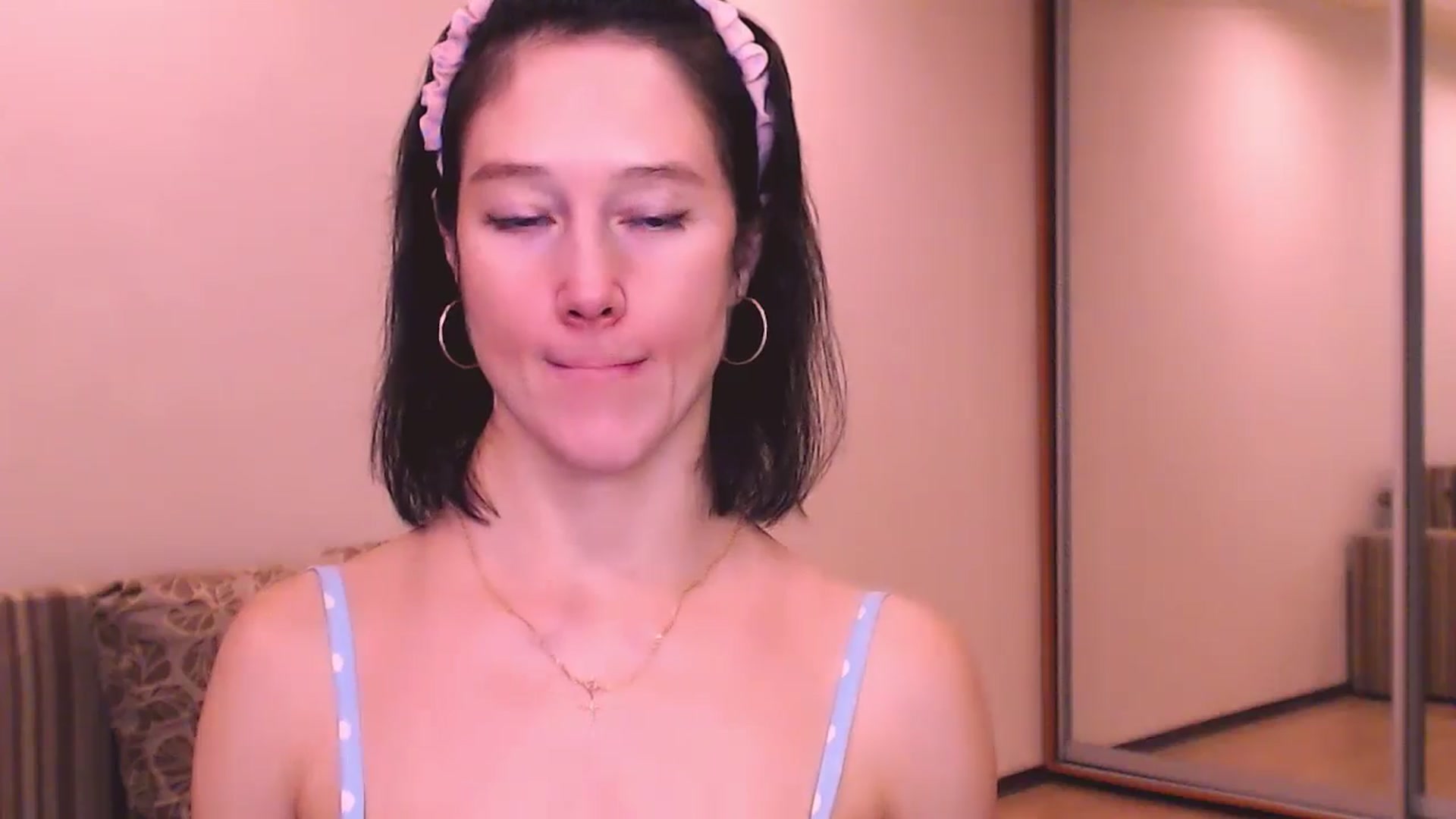 Gallery image thumbnail from ALYONKA__'s myfreecams stream on, 07/06/2024, 22:31 image 8 of 20