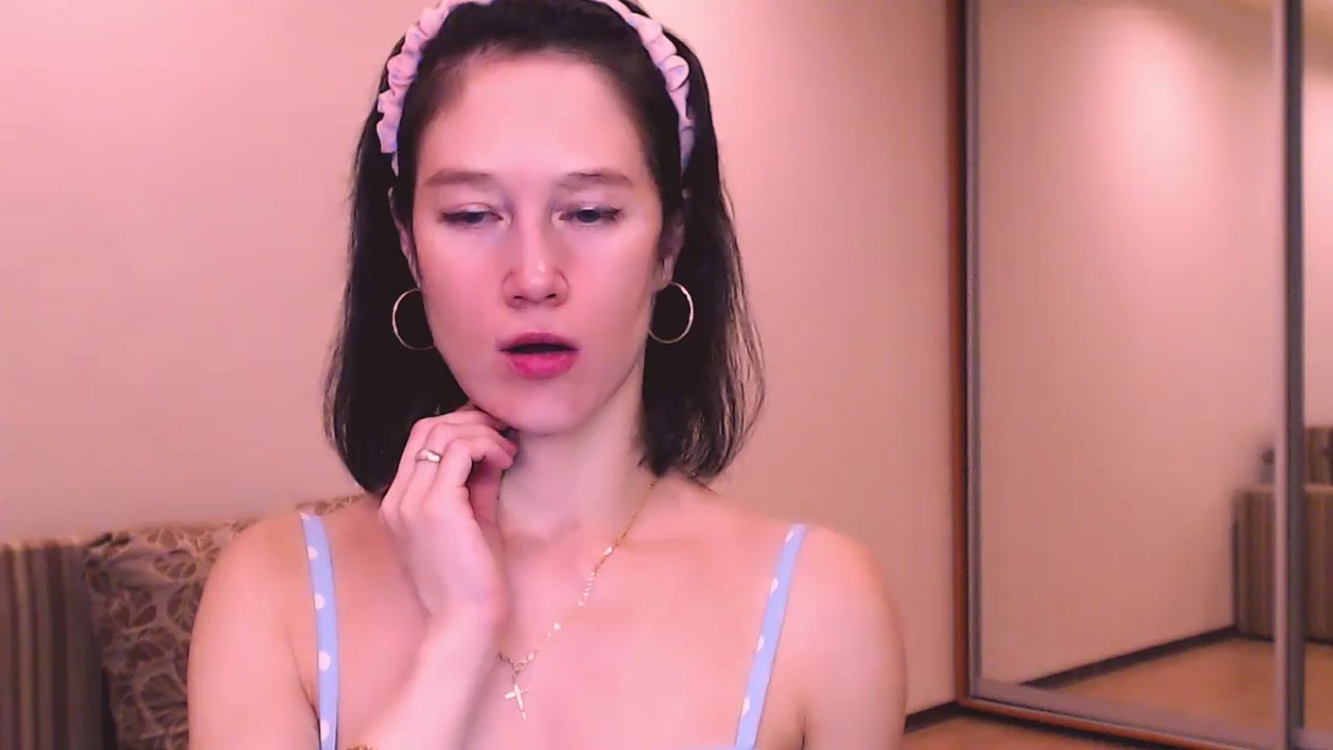 Gallery image thumbnail from ALYONKA__'s myfreecams stream on, 07/06/2024, 22:31 image 12 of 20