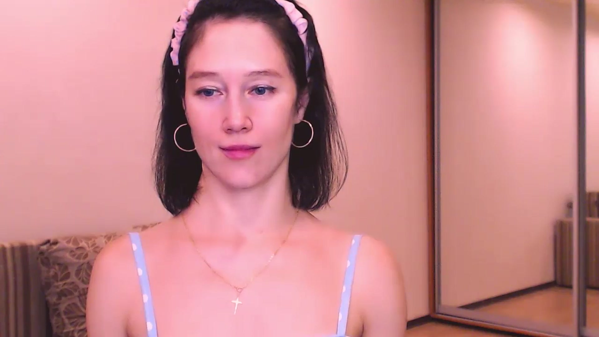 Gallery image thumbnail from ALYONKA__'s myfreecams stream on, 07/06/2024, 22:31 image 19 of 20