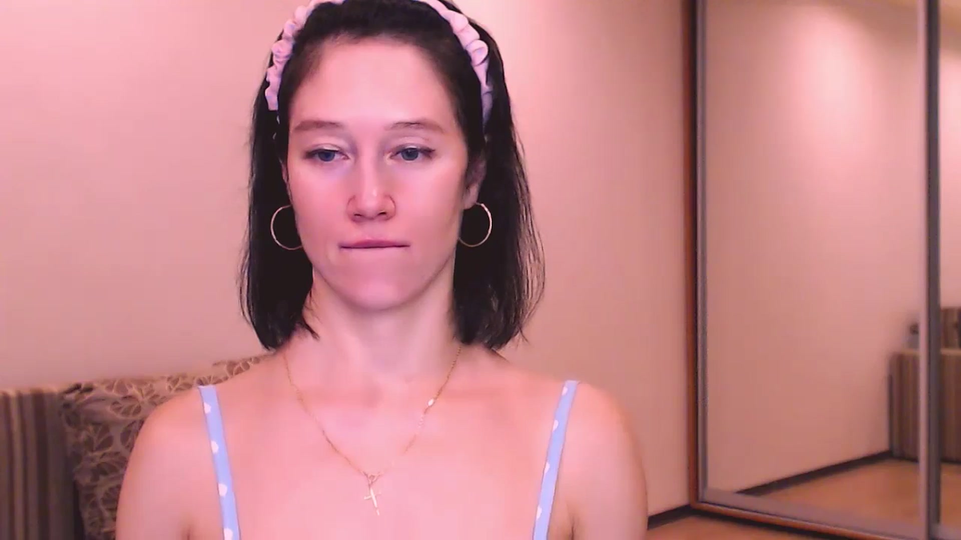 Gallery image thumbnail from ALYONKA__'s myfreecams stream on, 07/06/2024, 22:31 image 17 of 20