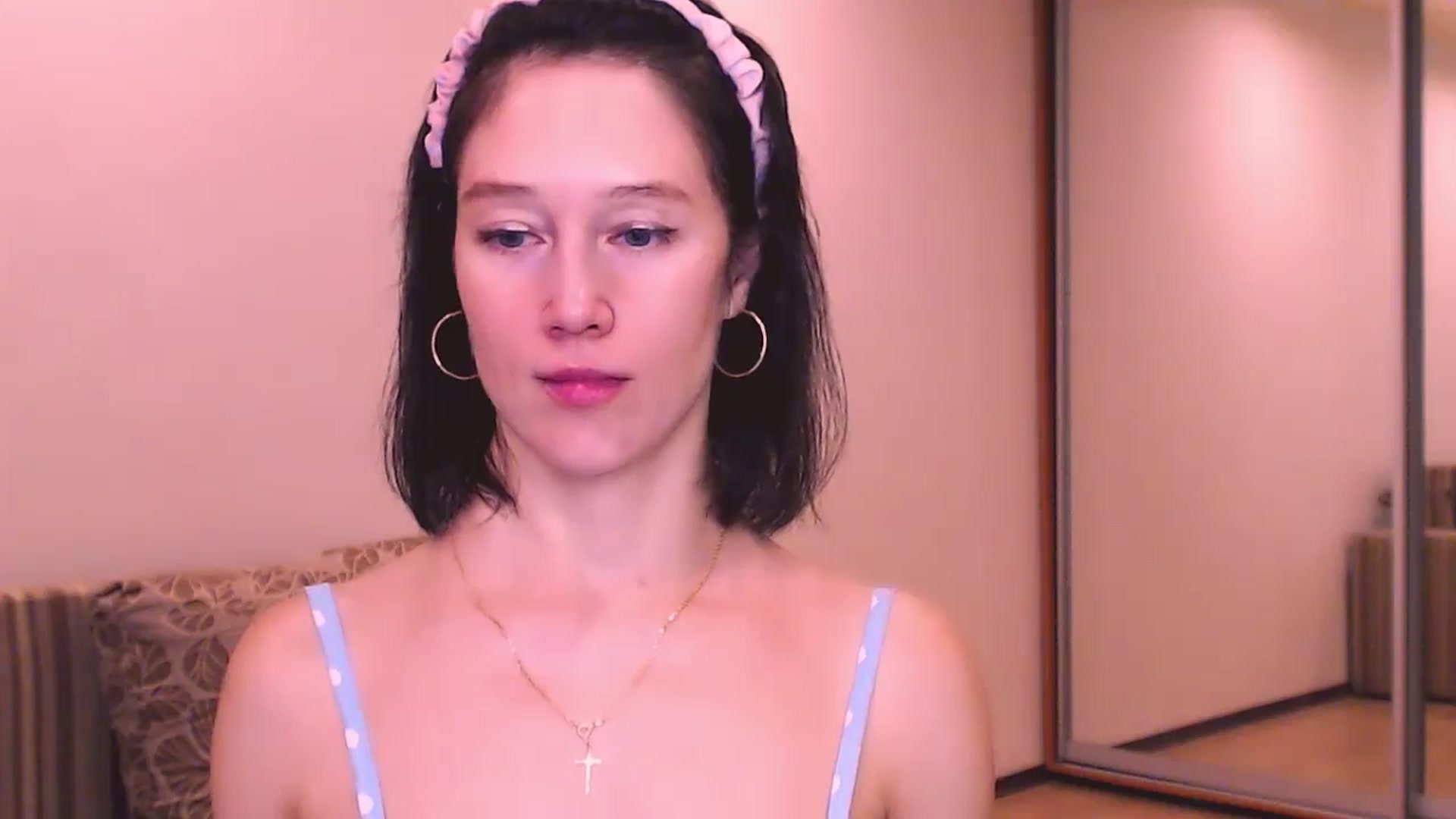 Gallery image thumbnail from ALYONKA__'s myfreecams stream on, 07/06/2024, 22:31 image 14 of 20