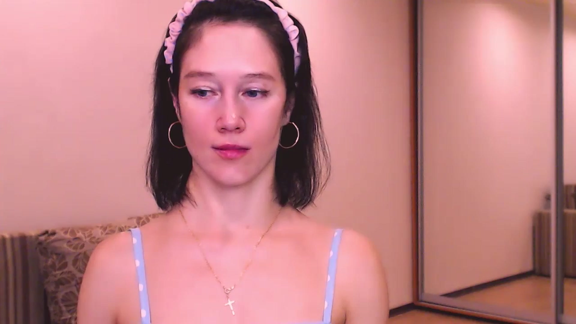 Gallery image thumbnail from ALYONKA__'s myfreecams stream on, 07/06/2024, 22:31 image 11 of 20