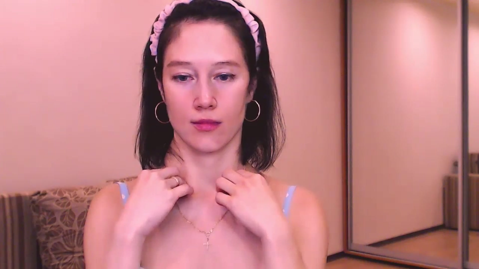 Gallery image thumbnail from ALYONKA__'s myfreecams stream on, 07/06/2024, 22:31 image 9 of 20