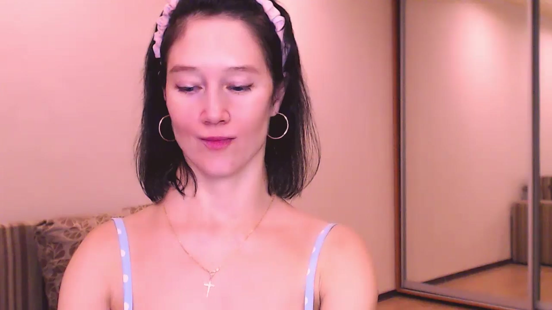 Gallery image thumbnail from ALYONKA__'s myfreecams stream on, 07/06/2024, 22:31 image 20 of 20