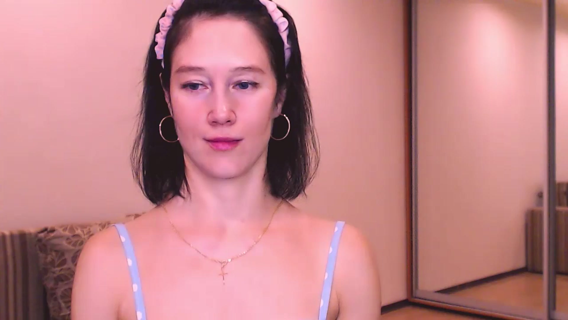 Gallery image thumbnail from ALYONKA__'s myfreecams stream on, 07/06/2024, 22:31 image 4 of 20