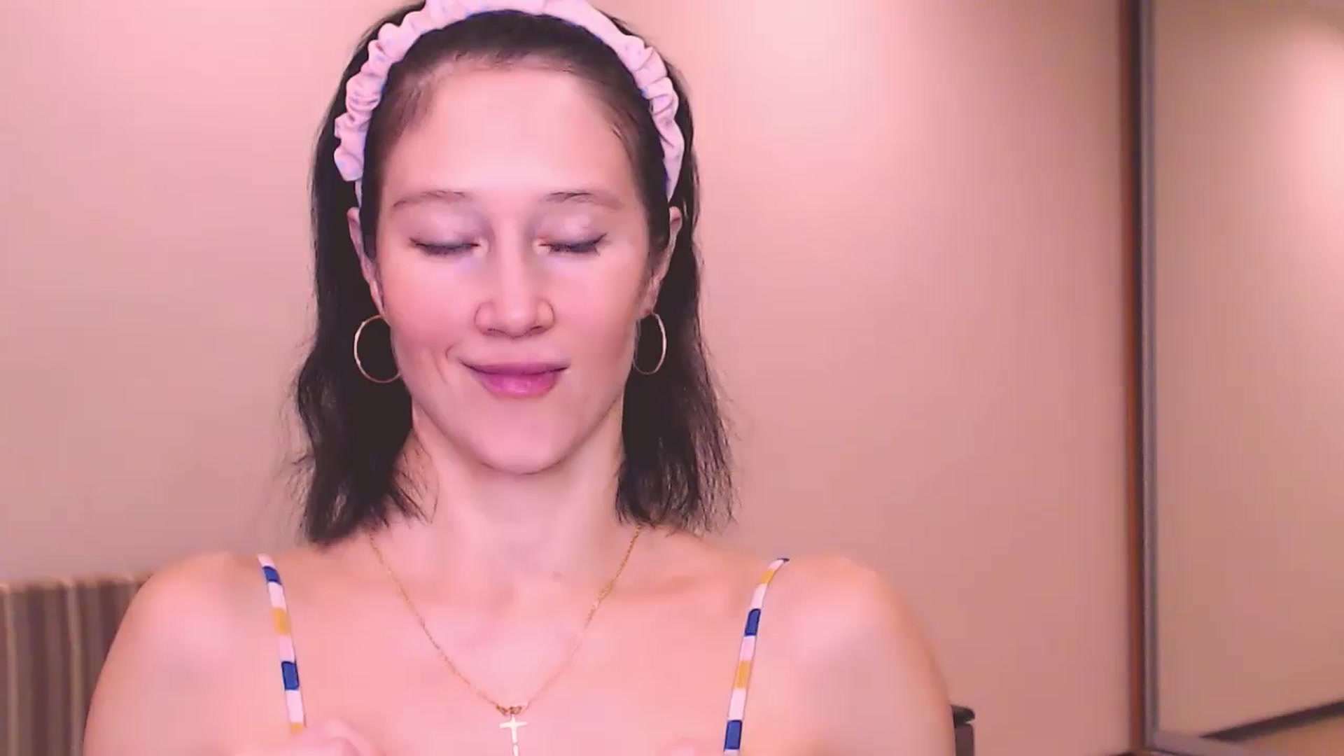 Gallery image thumbnail from ALYONKA__'s myfreecams stream on, 07/20/2024, 20:14 image 19 of 20