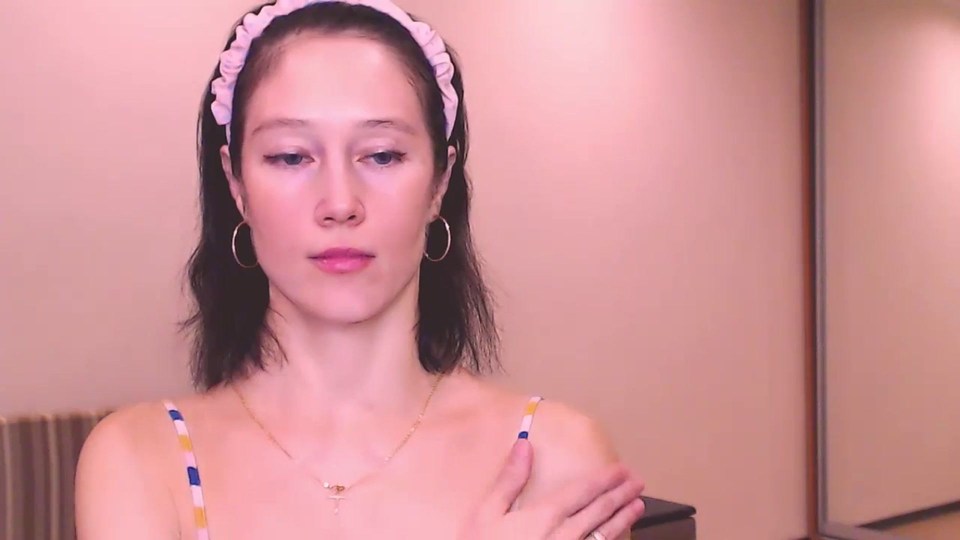 Gallery image thumbnail from ALYONKA__'s myfreecams stream on, 07/20/2024, 20:14 image 6 of 20