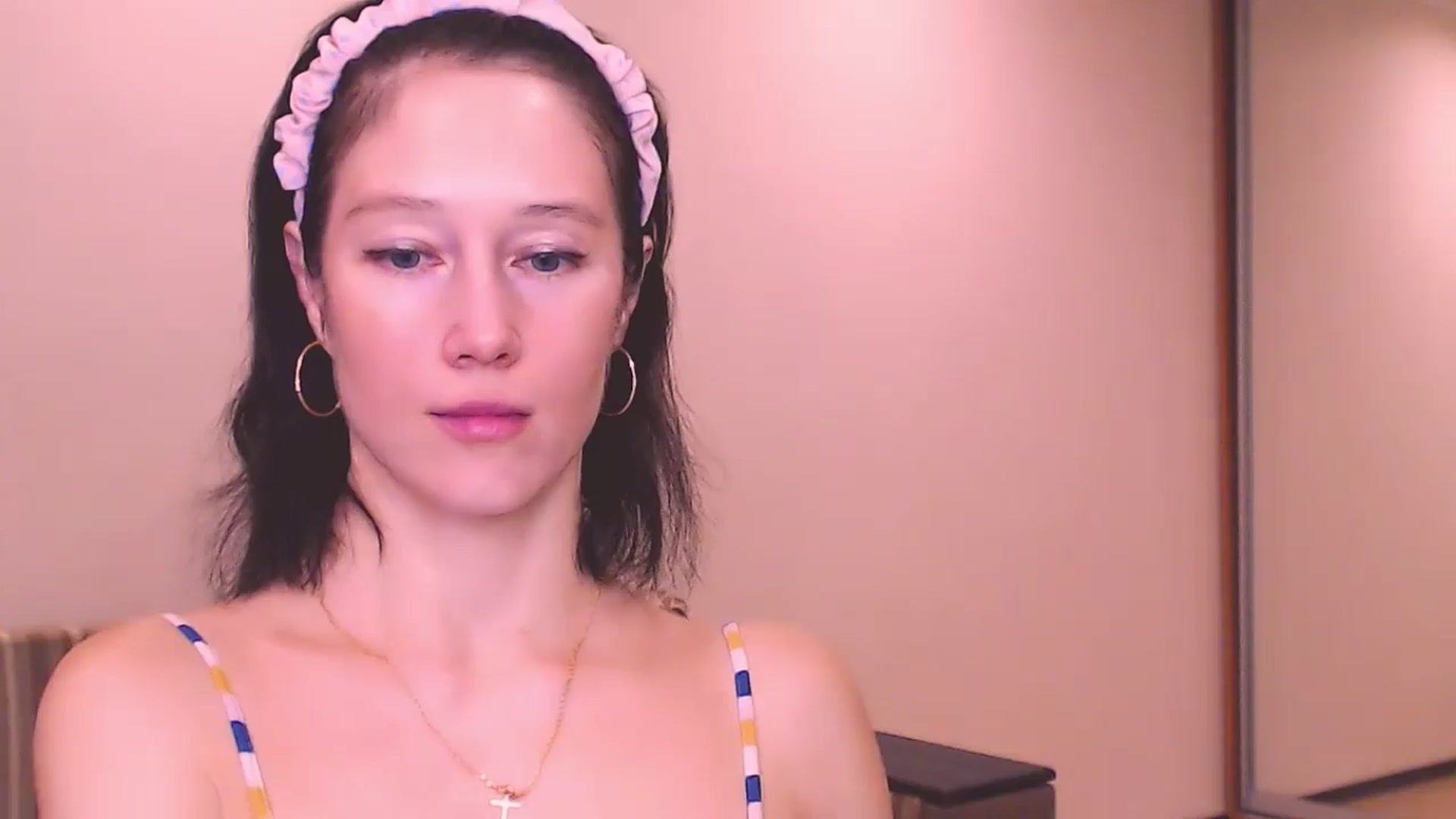 Gallery image thumbnail from ALYONKA__'s myfreecams stream on, 07/20/2024, 20:14 image 10 of 20