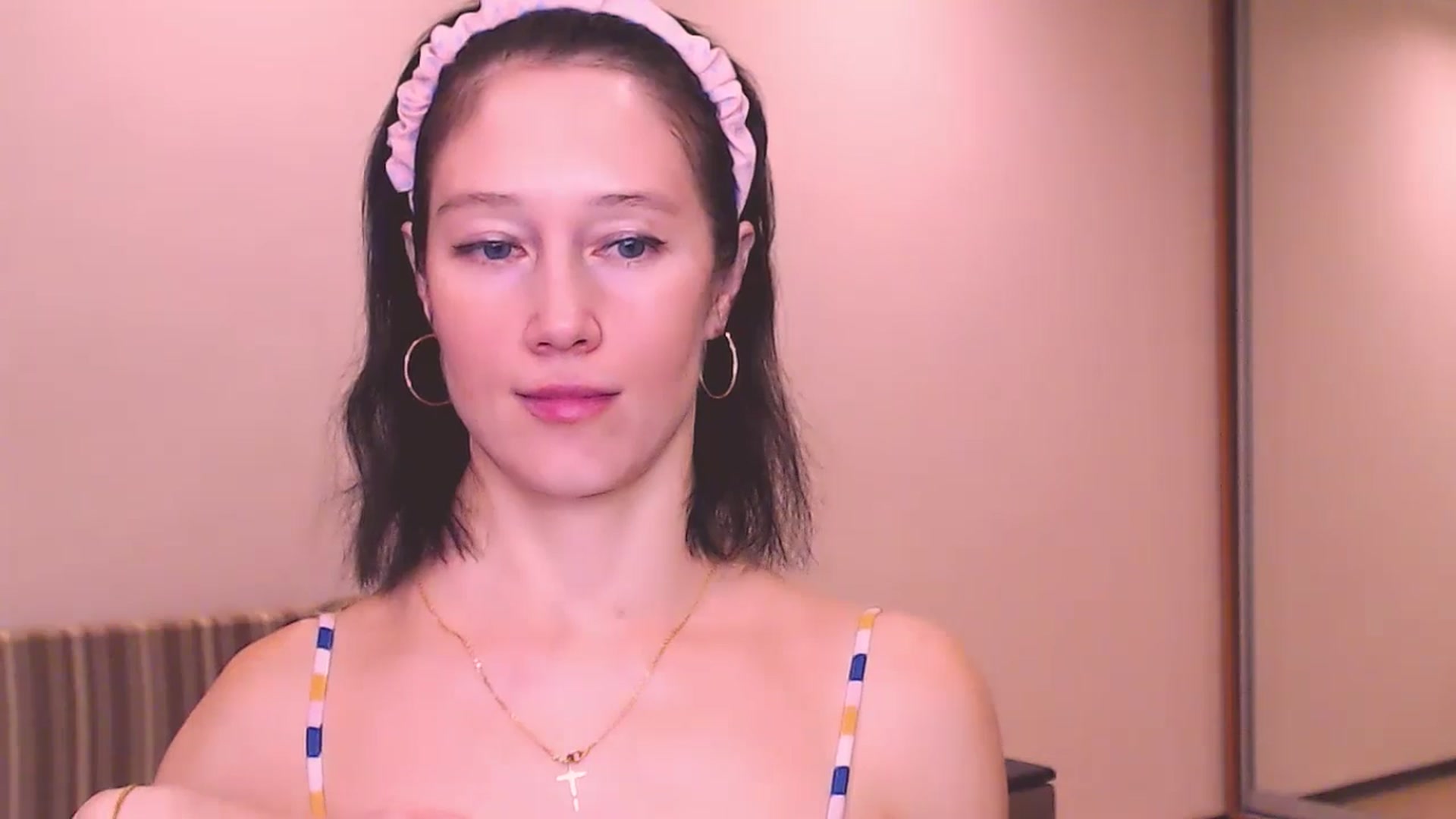 Gallery image thumbnail from ALYONKA__'s myfreecams stream on, 07/20/2024, 20:14 image 17 of 20