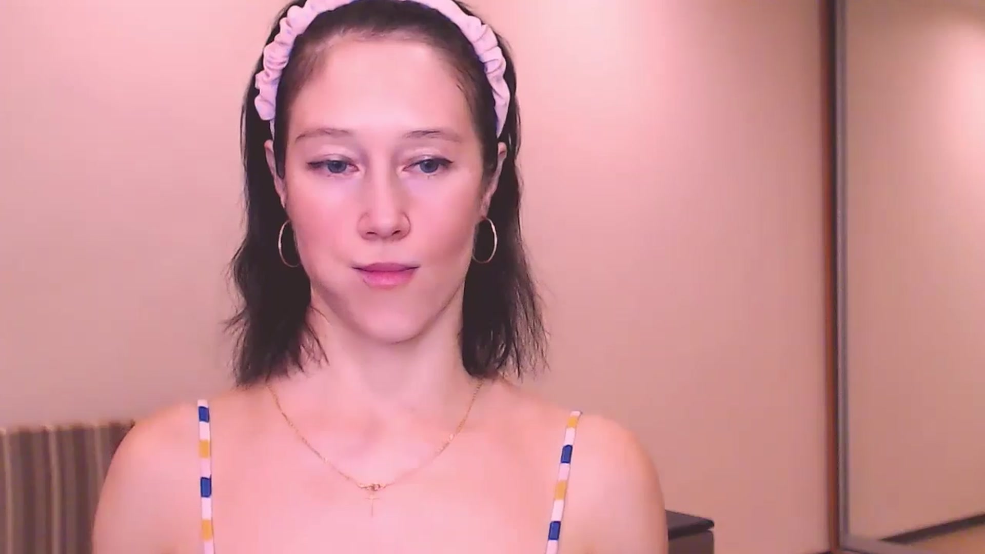 Gallery image thumbnail from ALYONKA__'s myfreecams stream on, 07/20/2024, 20:14 image 5 of 20