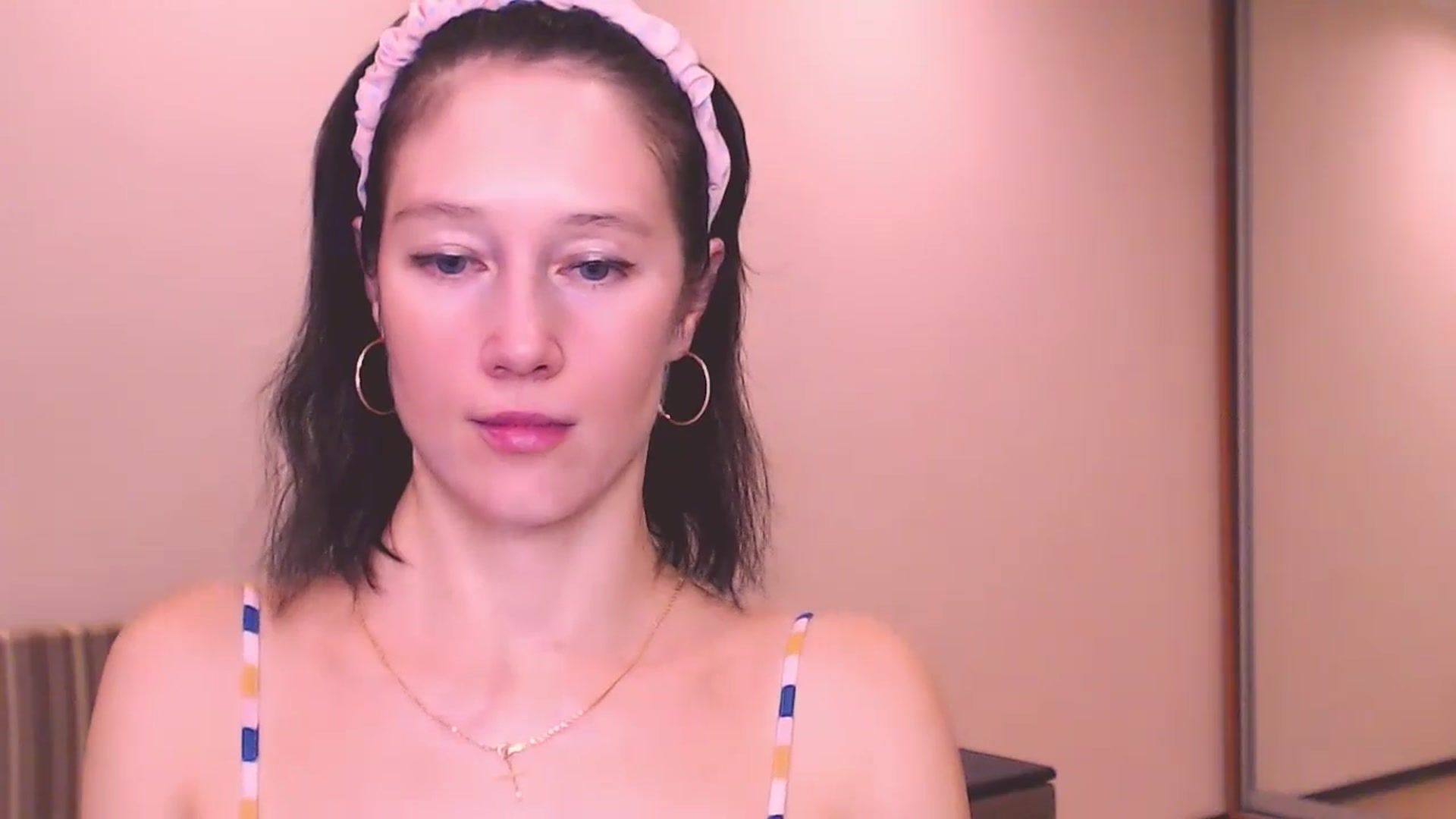 Gallery image thumbnail from ALYONKA__'s myfreecams stream on, 07/20/2024, 22:07 image 11 of 20