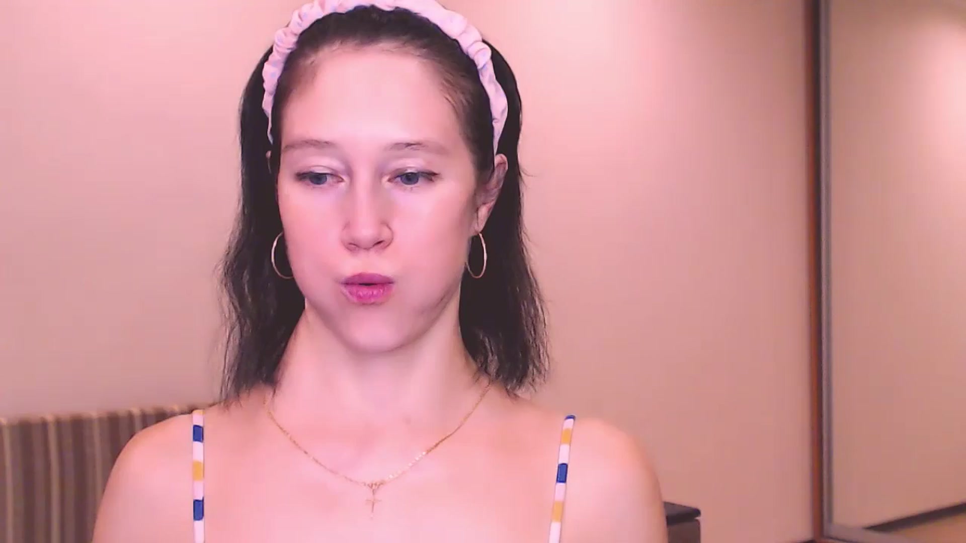 Gallery image thumbnail from ALYONKA__'s myfreecams stream on, 07/20/2024, 22:07 image 16 of 20