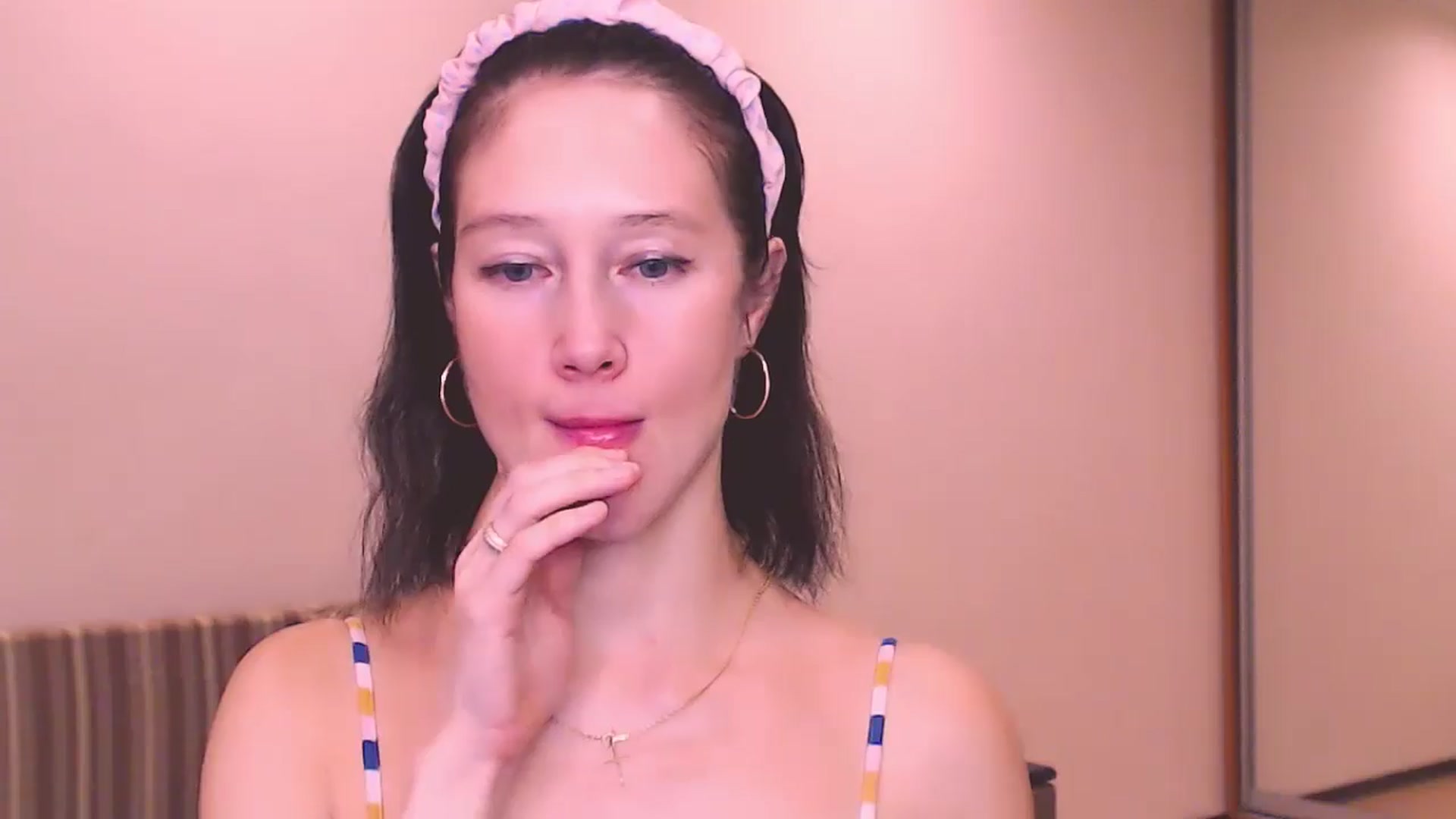 Gallery image thumbnail from ALYONKA__'s myfreecams stream on, 07/20/2024, 22:07 image 6 of 20