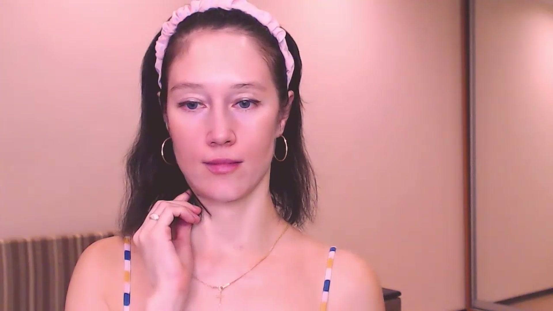Gallery image thumbnail from ALYONKA__'s myfreecams stream on, 07/20/2024, 22:07 image 18 of 20