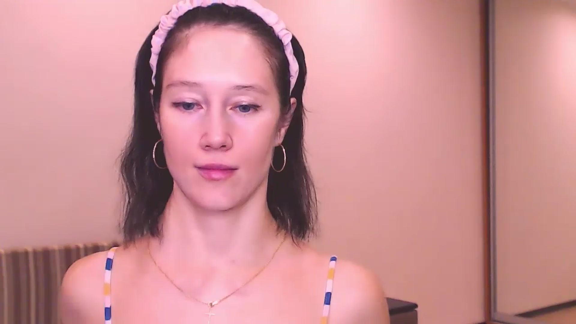Gallery image thumbnail from ALYONKA__'s myfreecams stream on, 07/20/2024, 22:07 image 17 of 20