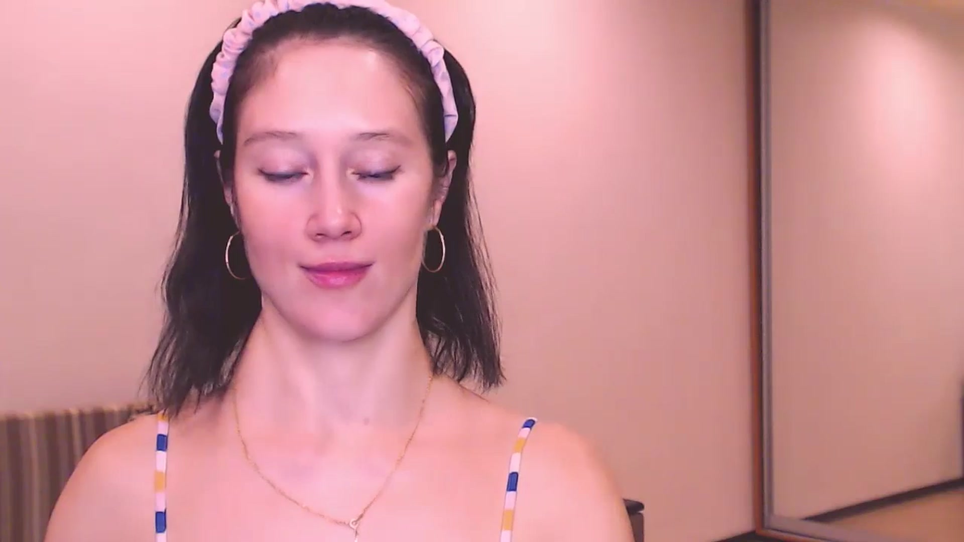 Gallery image thumbnail from ALYONKA__'s myfreecams stream on, 07/21/2024, 24:01 image 15 of 20