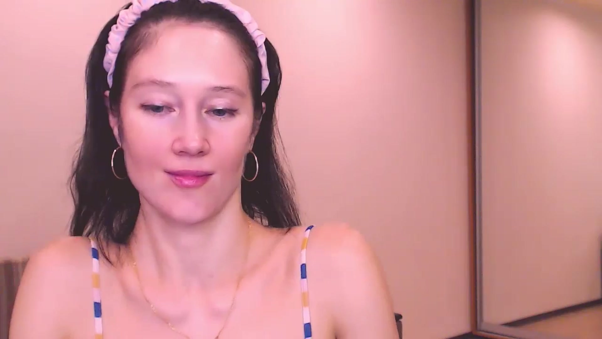 Gallery image thumbnail from ALYONKA__'s myfreecams stream on, 07/21/2024, 24:01 image 20 of 20