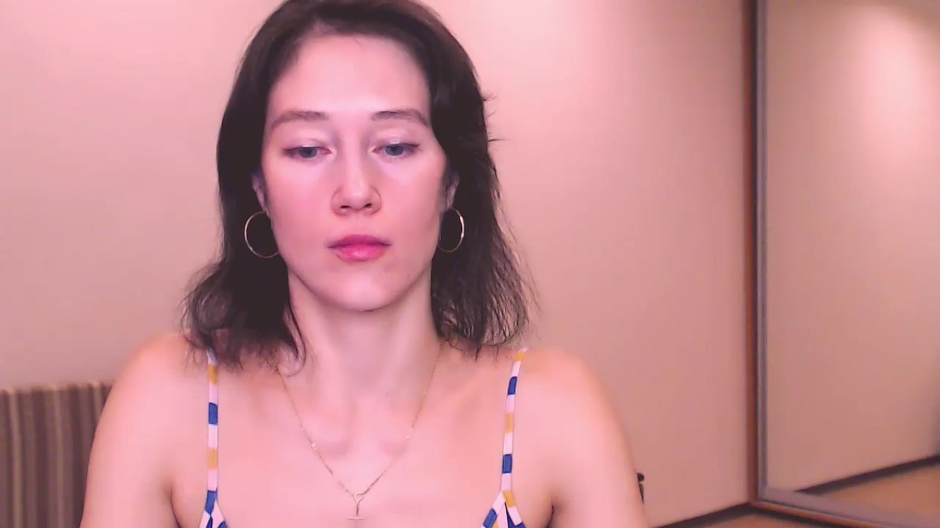 Gallery image thumbnail from ALYONKA__'s myfreecams stream on, 07/27/2024, 21:23 image 16 of 20