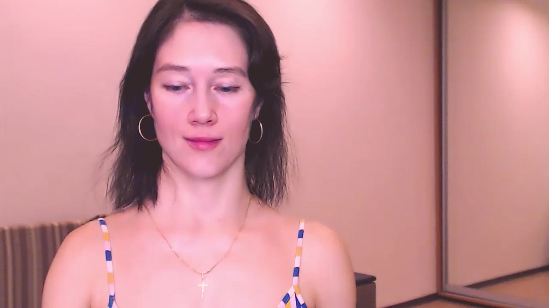 Gallery image thumbnail from ALYONKA__'s myfreecams stream on, 07/27/2024, 21:23 image 17 of 20