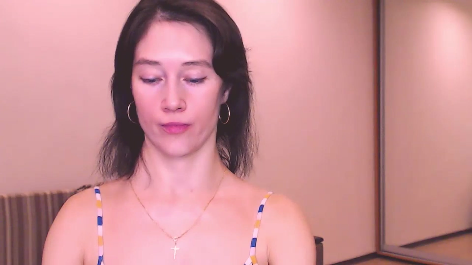 Gallery image thumbnail from ALYONKA__'s myfreecams stream on, 07/27/2024, 22:05 image 6 of 20