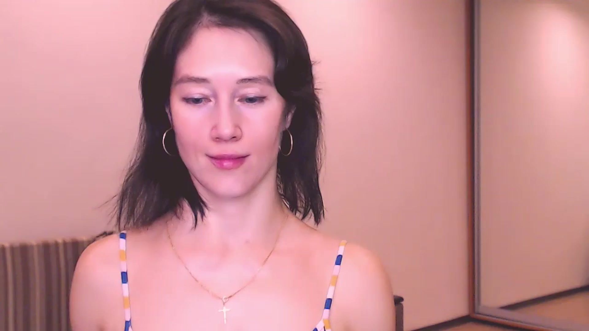 Gallery image thumbnail from ALYONKA__'s myfreecams stream on, 07/27/2024, 22:05 image 15 of 20