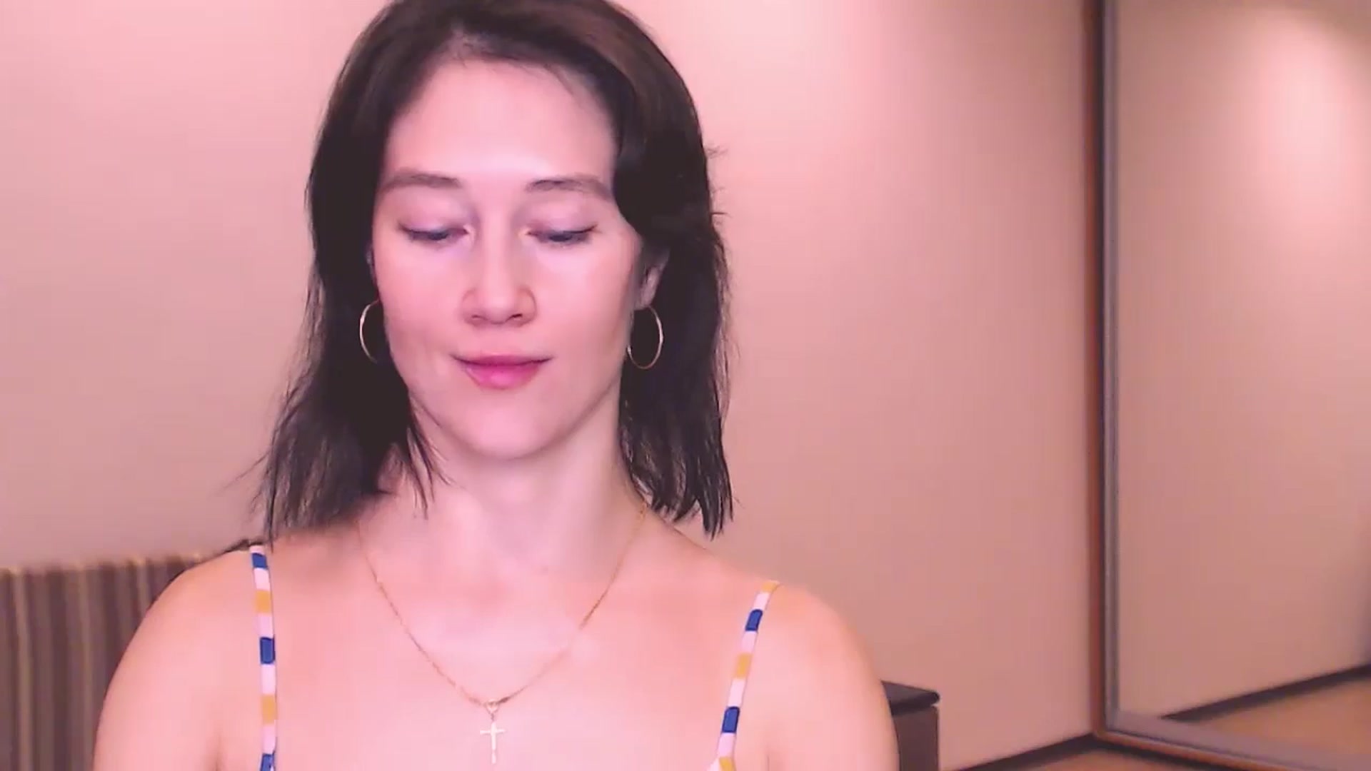 Gallery image thumbnail from ALYONKA__'s myfreecams stream on, 07/27/2024, 22:05 image 18 of 20