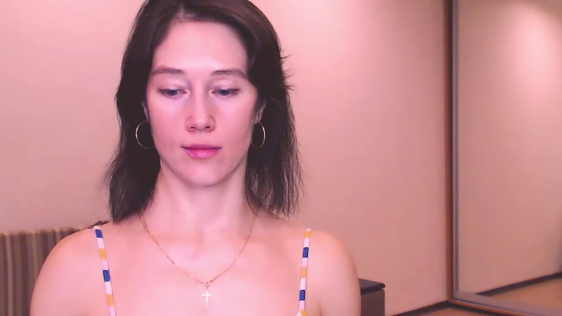Gallery image thumbnail from ALYONKA__'s myfreecams stream on, 07/27/2024, 22:44 image 14 of 20