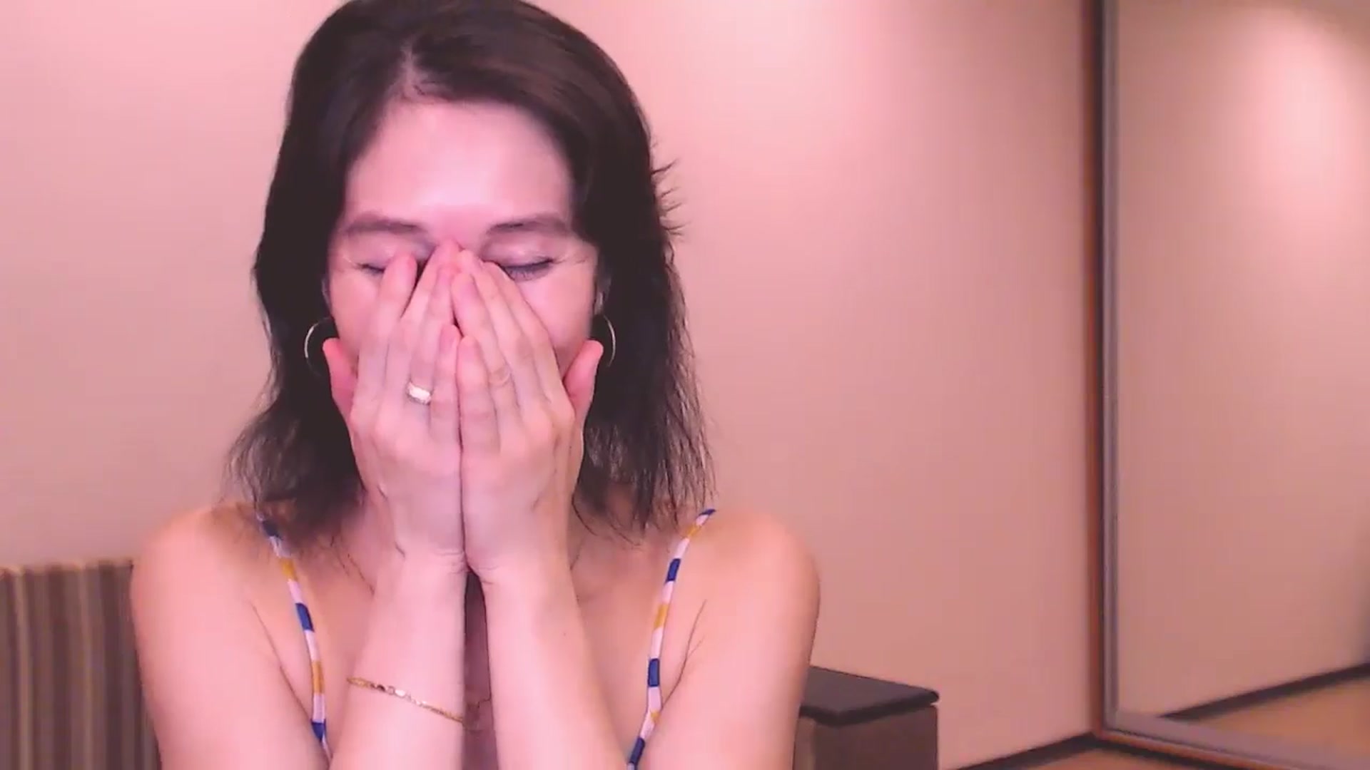 Gallery image thumbnail from ALYONKA__'s myfreecams stream on, 07/27/2024, 22:44 image 16 of 20