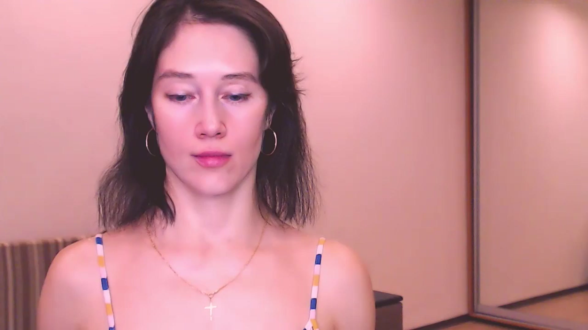 Gallery image thumbnail from ALYONKA__'s myfreecams stream on, 07/27/2024, 22:44 image 4 of 20