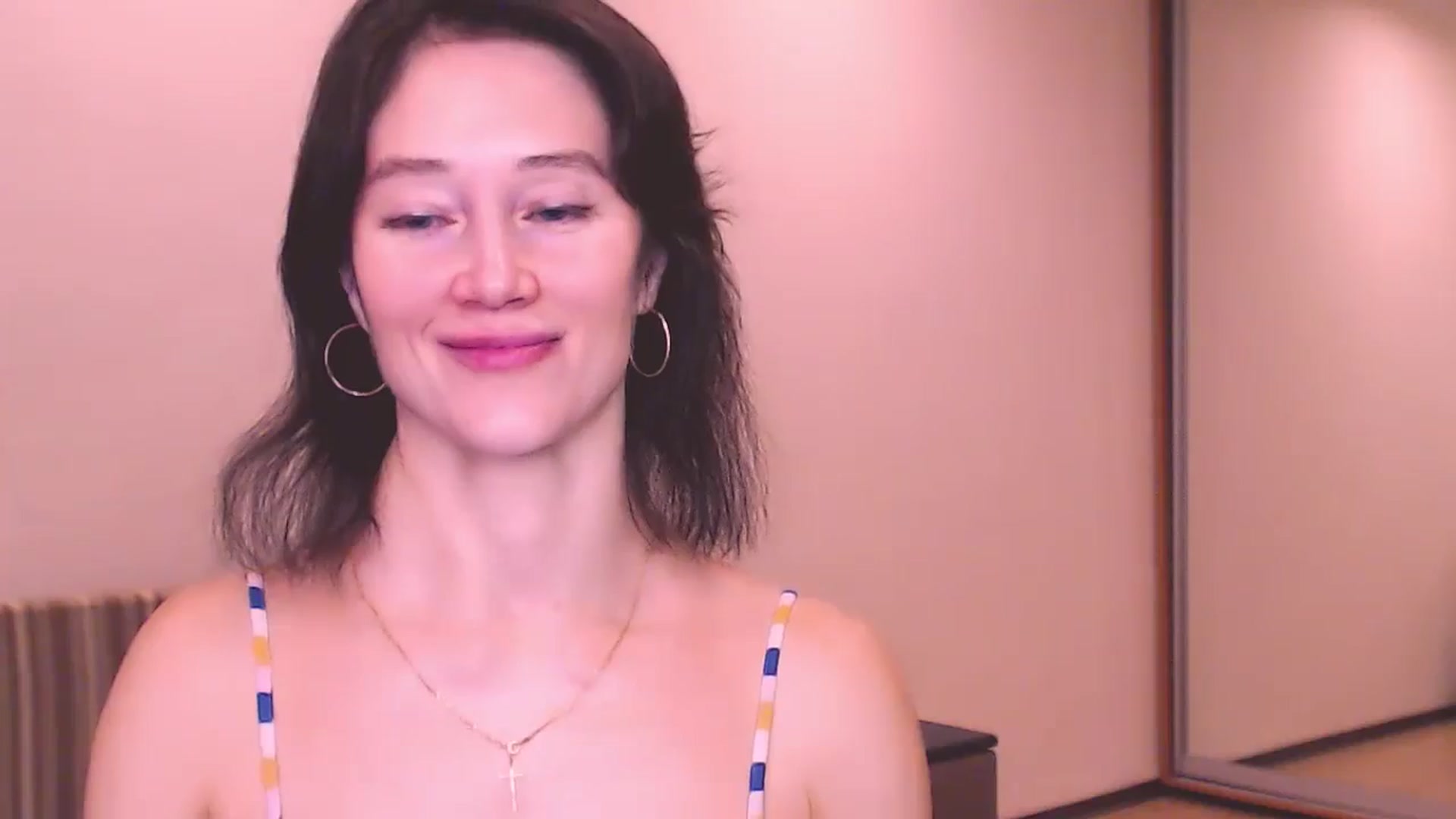 Gallery image thumbnail from ALYONKA__'s myfreecams stream on, 07/27/2024, 22:44 image 17 of 20