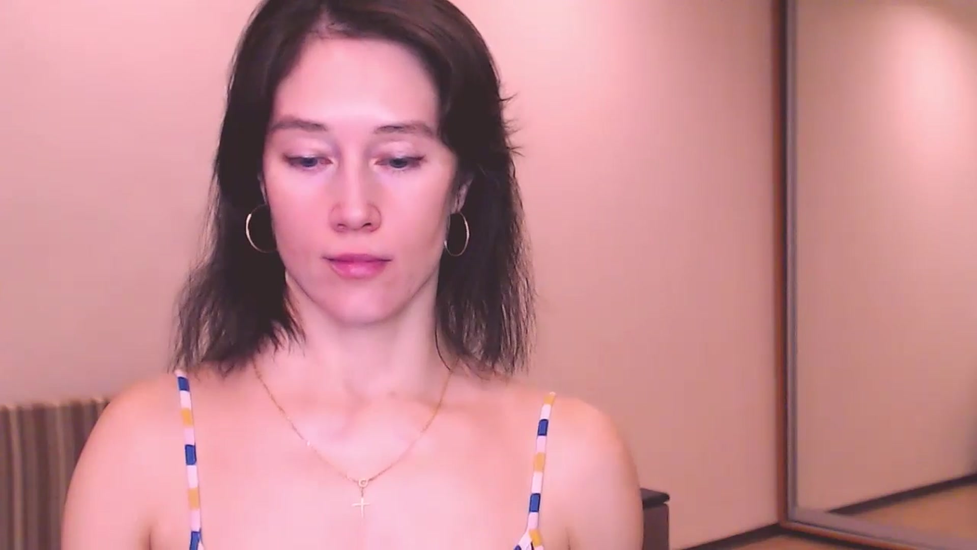 Gallery image thumbnail from ALYONKA__'s myfreecams stream on, 07/27/2024, 22:44 image 13 of 20