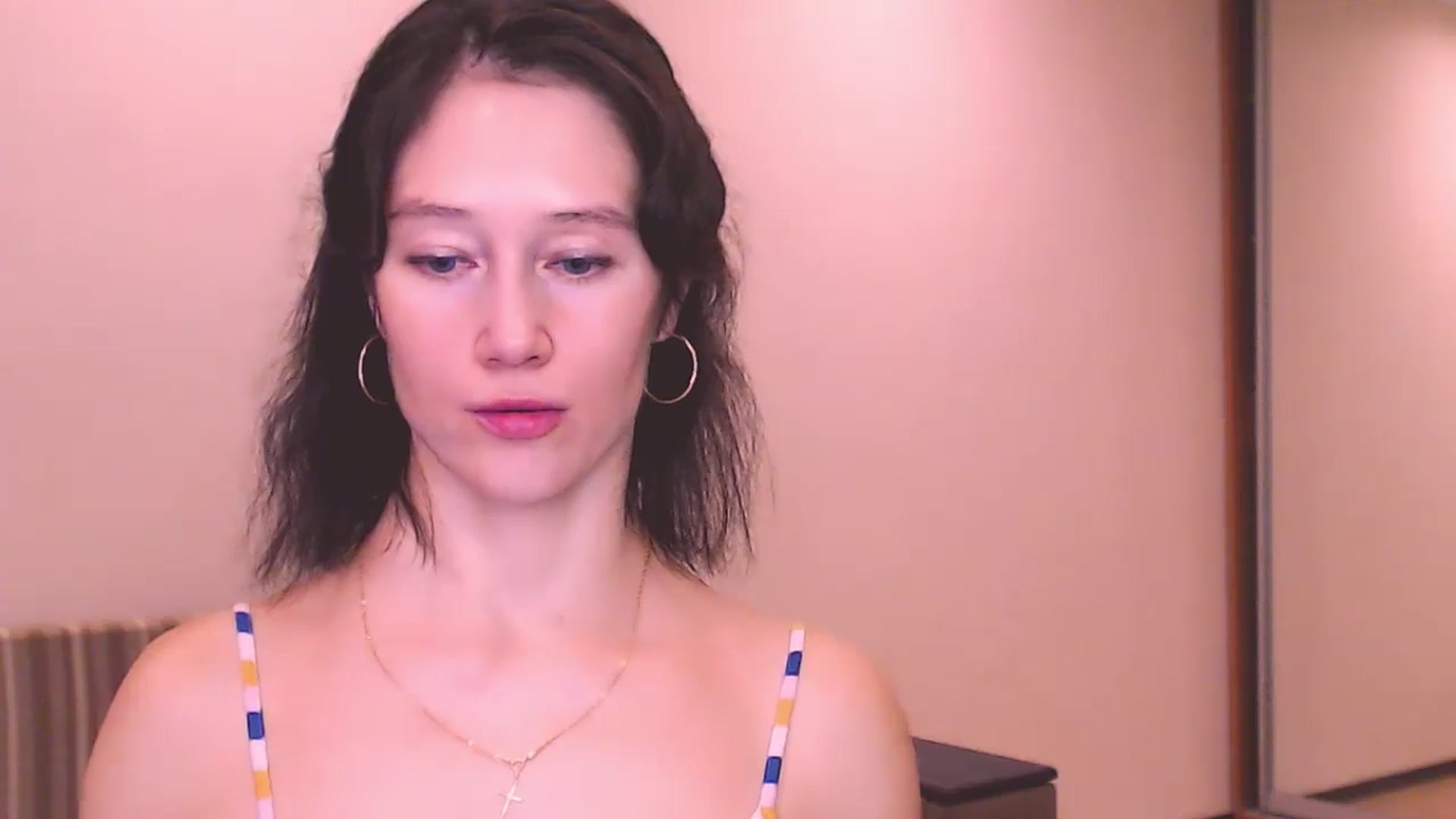 Gallery image thumbnail from ALYONKA__'s myfreecams stream on, 08/04/2024, 24:43 image 19 of 20