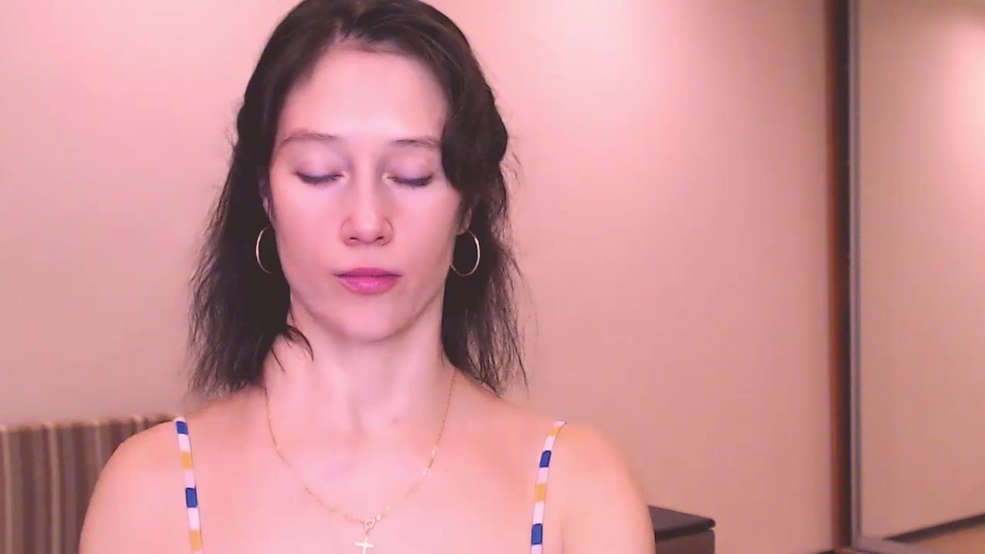 Gallery image thumbnail from ALYONKA__'s myfreecams stream on, 08/04/2024, 24:43 image 6 of 20
