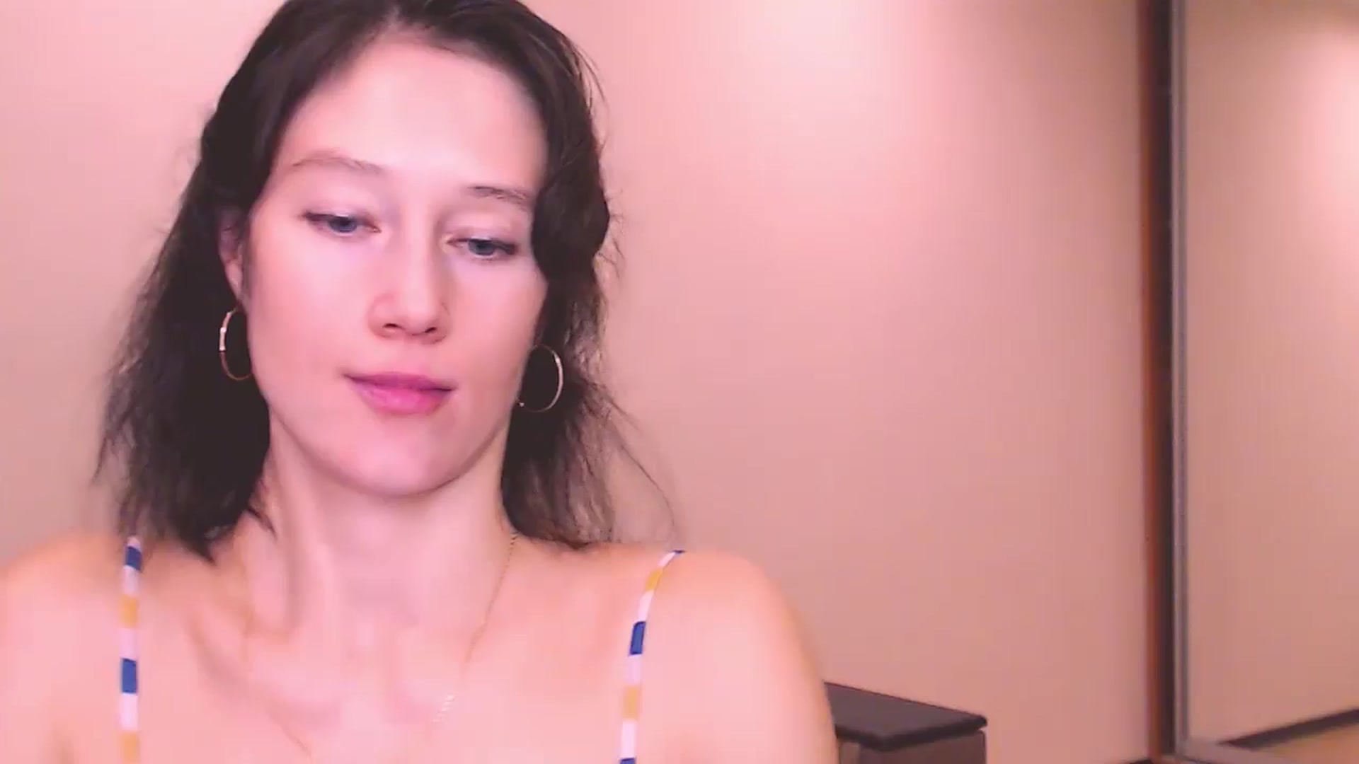 Gallery image thumbnail from ALYONKA__'s myfreecams stream on, 08/04/2024, 24:43 image 8 of 20