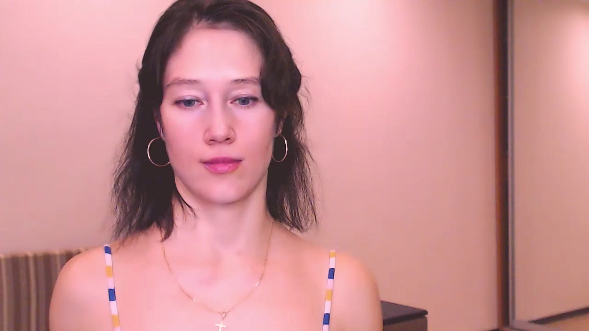 Gallery image thumbnail from ALYONKA__'s myfreecams stream on, 08/04/2024, 24:43 image 14 of 20