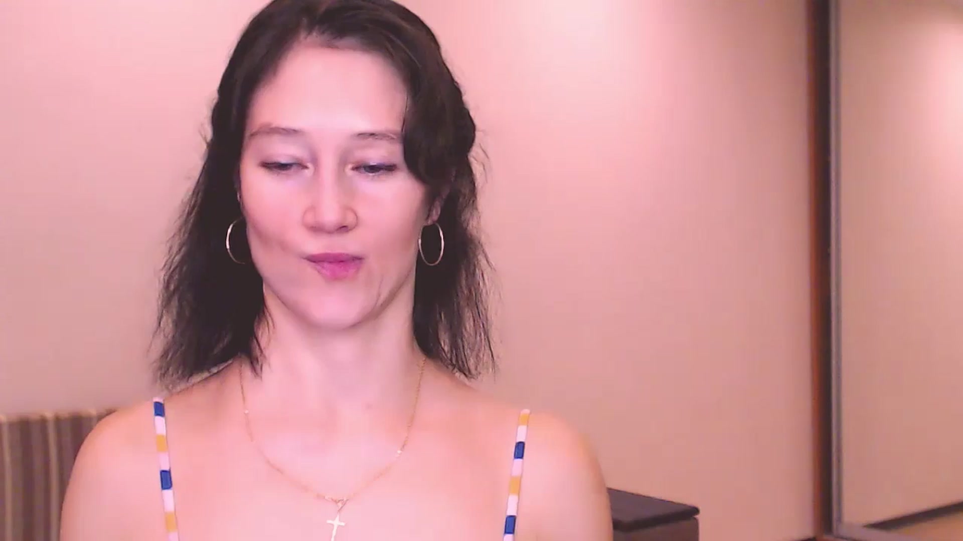 Gallery image thumbnail from ALYONKA__'s myfreecams stream on, 08/04/2024, 24:43 image 9 of 20