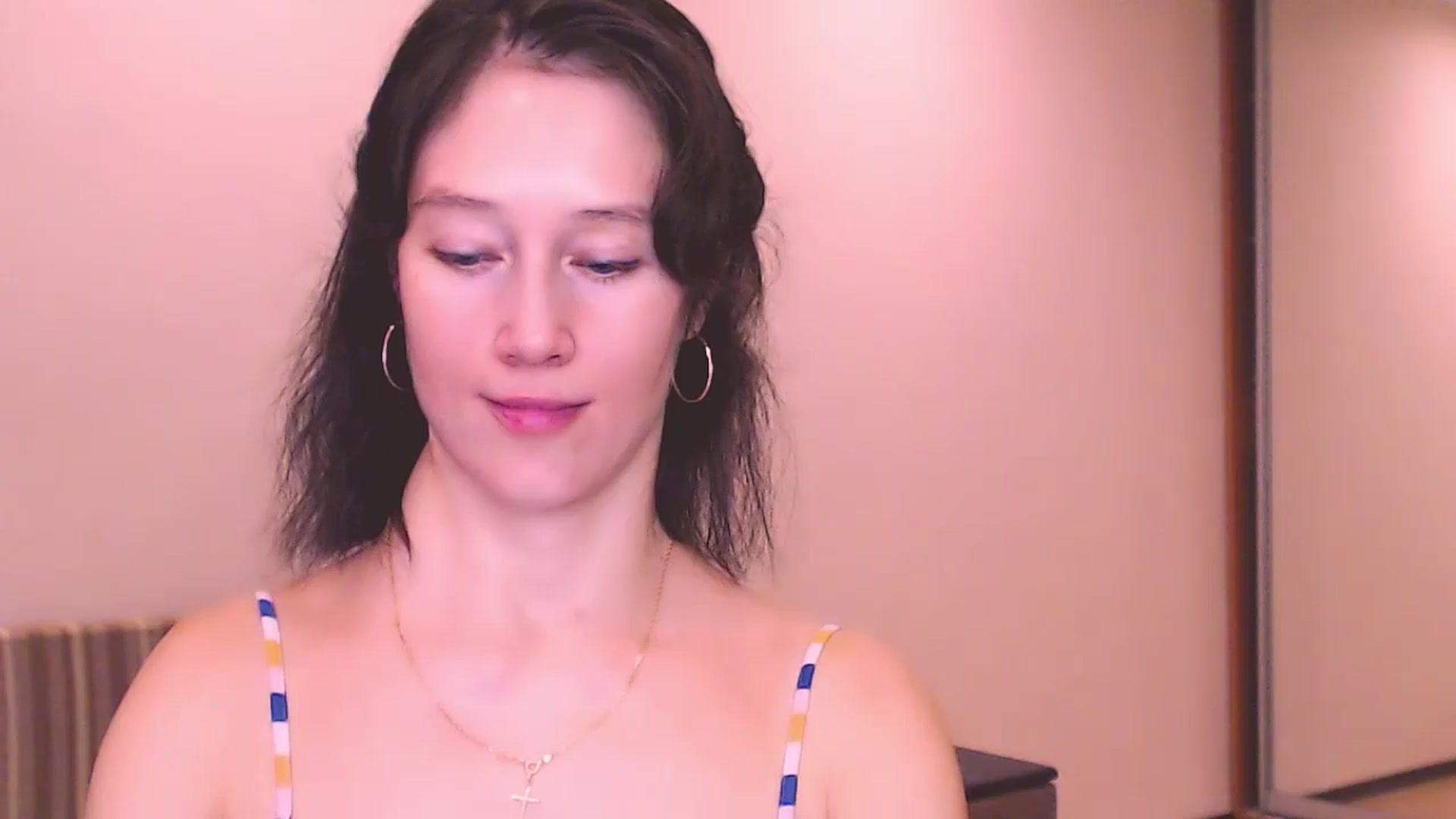 Gallery image thumbnail from ALYONKA__'s myfreecams stream on, 08/04/2024, 24:43 image 1 of 20