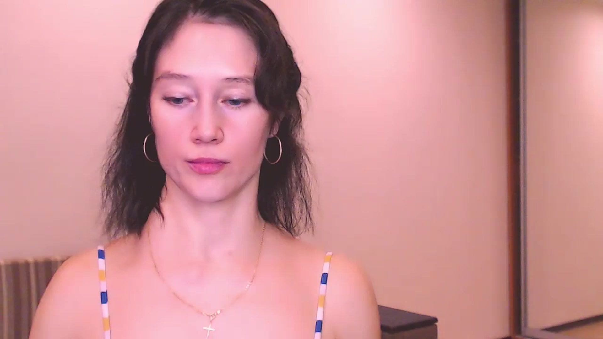 Gallery image thumbnail from ALYONKA__'s myfreecams stream on, 08/04/2024, 24:43 image 7 of 20