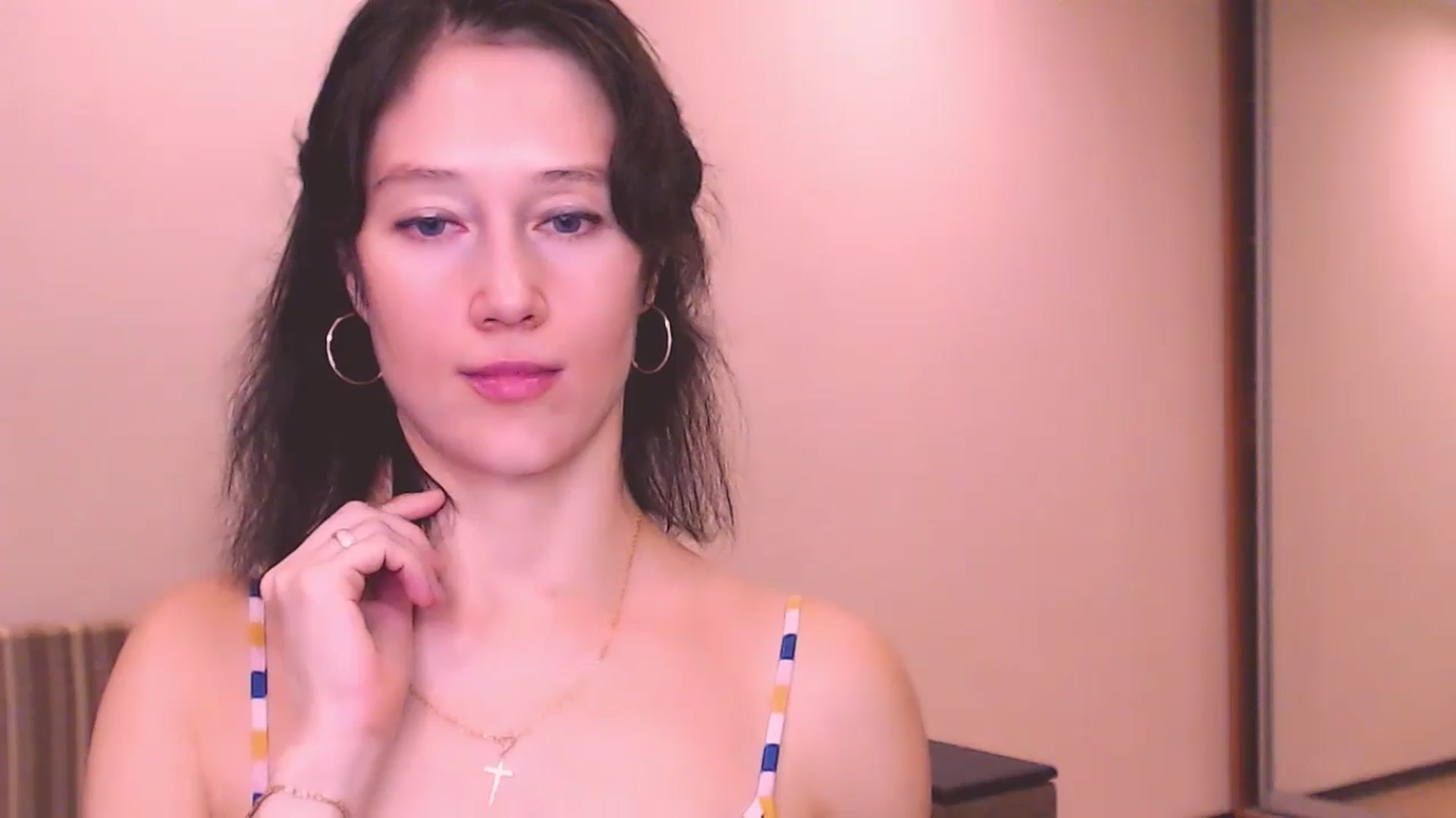 Gallery image thumbnail from ALYONKA__'s myfreecams stream on, 08/04/2024, 24:43 image 13 of 20