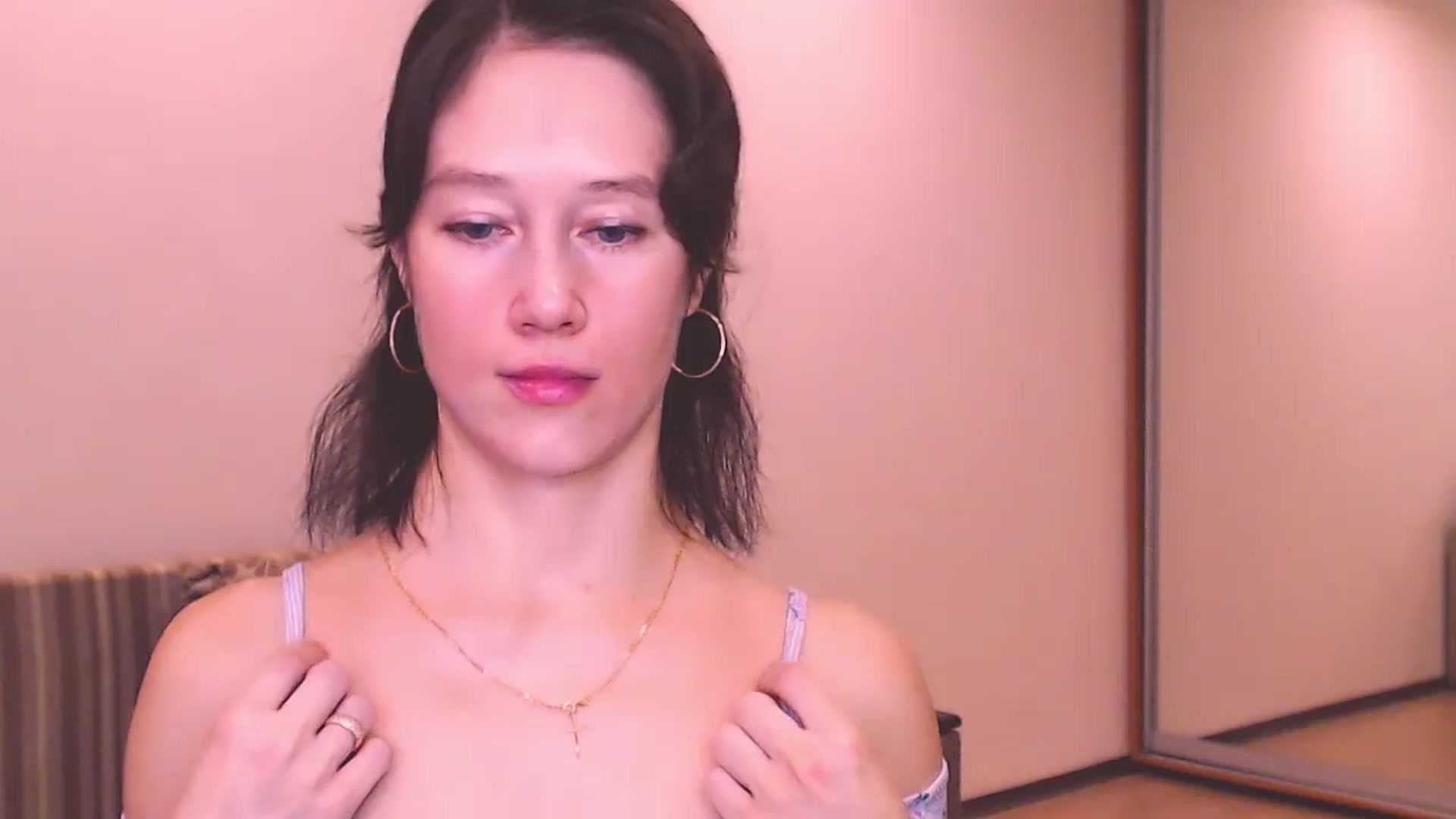 Gallery image thumbnail from ALYONKA__'s myfreecams stream on, 08/10/2024, 22:07 image 19 of 20