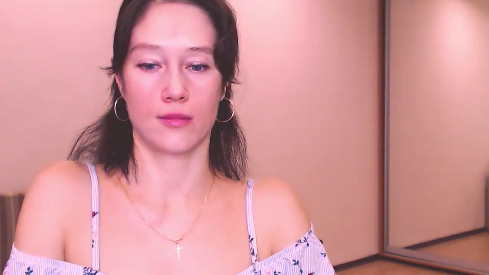 Gallery image thumbnail from ALYONKA__'s myfreecams stream on, 08/10/2024, 22:07 image 17 of 20