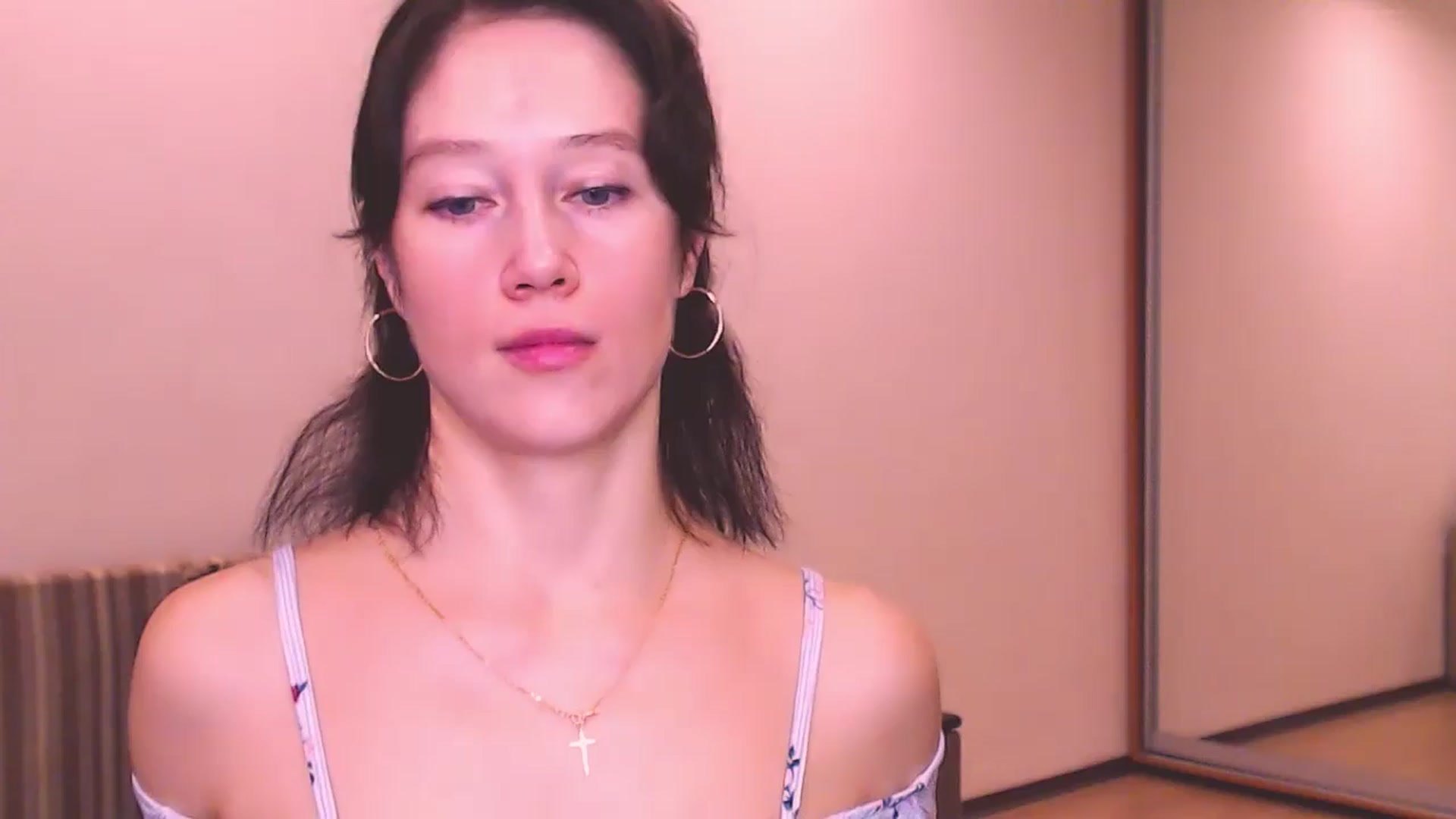Gallery image thumbnail from ALYONKA__'s myfreecams stream on, 08/10/2024, 22:07 image 1 of 20