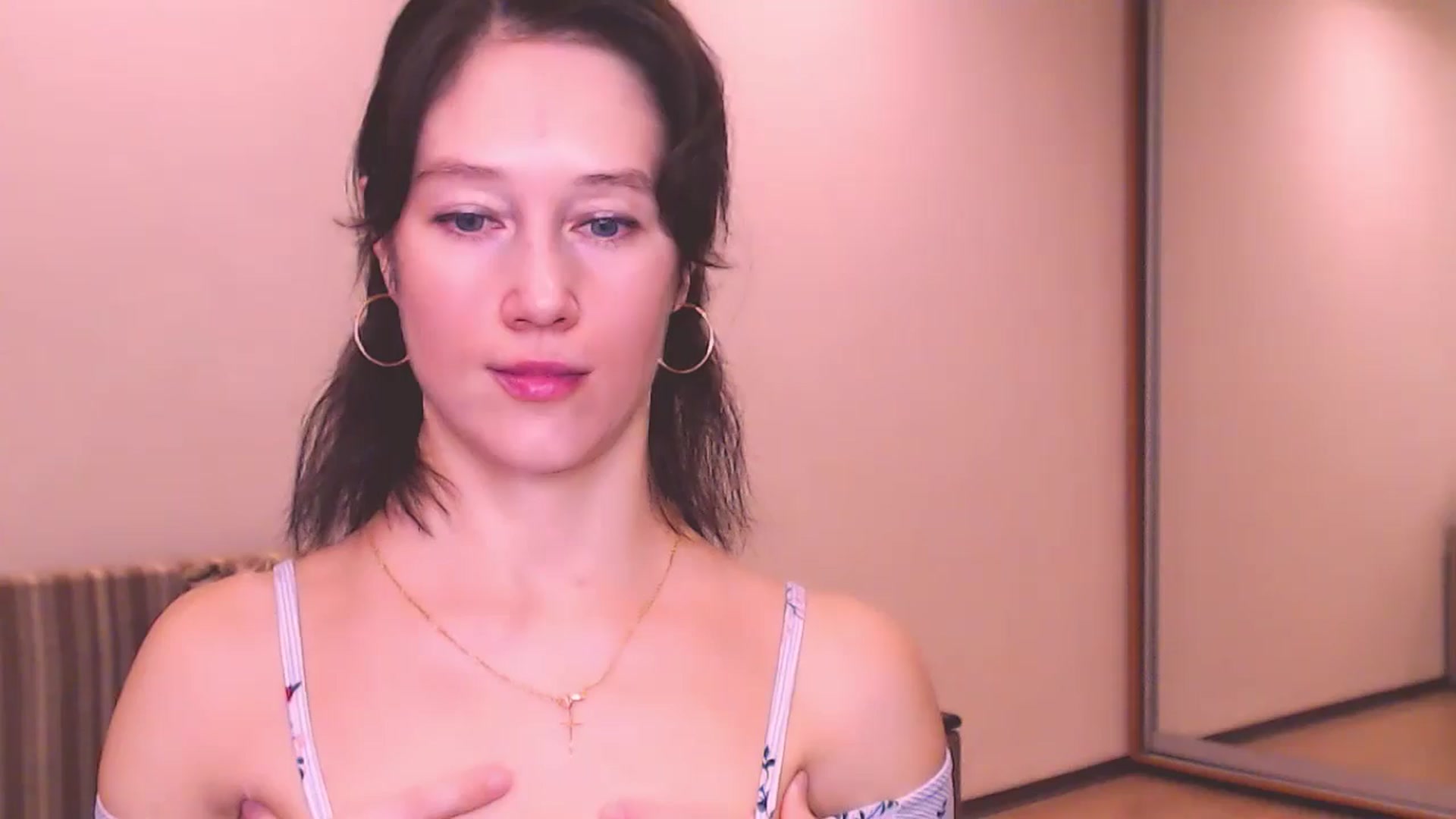 Gallery image thumbnail from ALYONKA__'s myfreecams stream on, 08/10/2024, 22:07 image 9 of 20