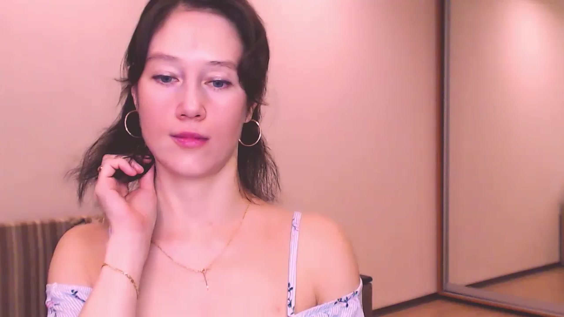 Gallery image thumbnail from ALYONKA__'s myfreecams stream on, 08/10/2024, 22:07 image 15 of 20