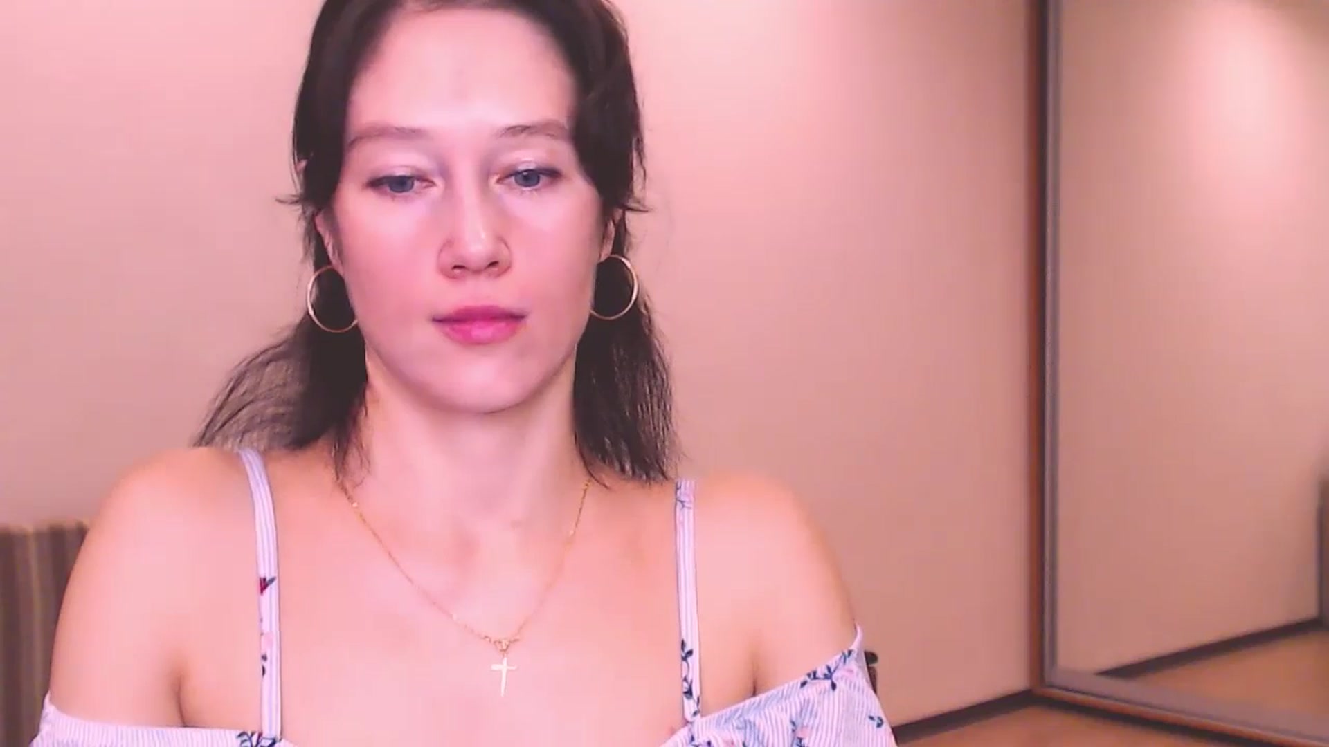 Gallery image thumbnail from ALYONKA__'s myfreecams stream on, 08/10/2024, 22:07 image 3 of 20