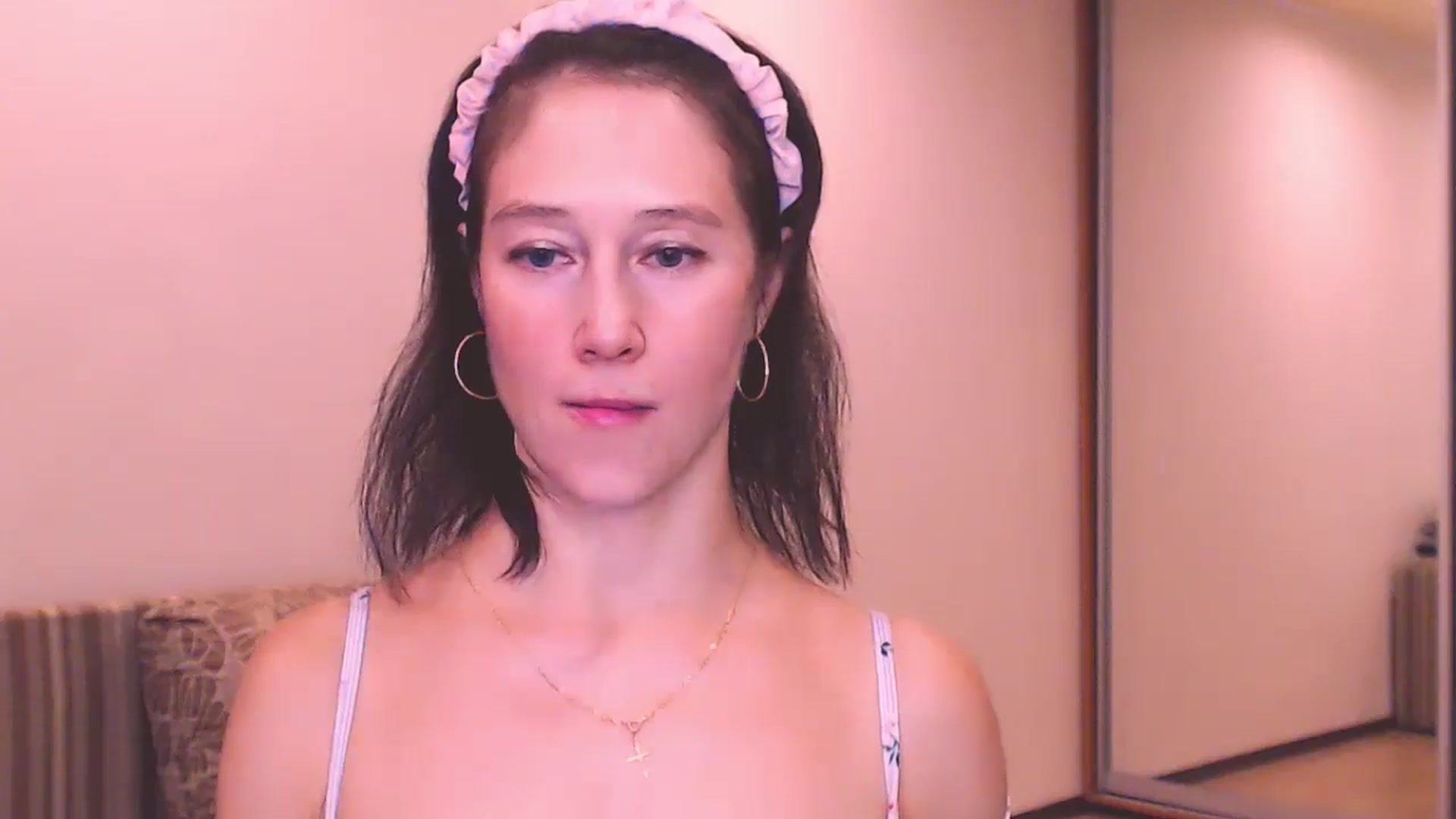 Gallery image thumbnail from ALYONKA__'s myfreecams stream on, 08/18/2024, 23:23 image 10 of 20